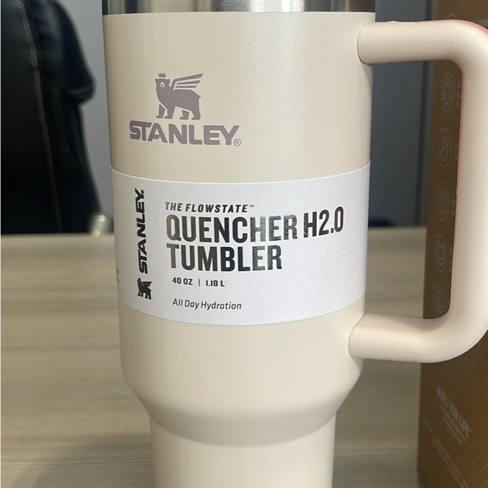 "Brand New Stanley The Quencher H2.0 FlowState™ Tumbler 40 oz / 1.18 L